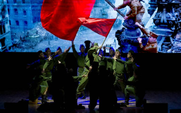 31 января в ЦКК "Патриот" Государственный ансамбль песни и танца "Волга" имени В.А. Ионова представил музыкально-хореографическую постановку "Василий Тёркин".