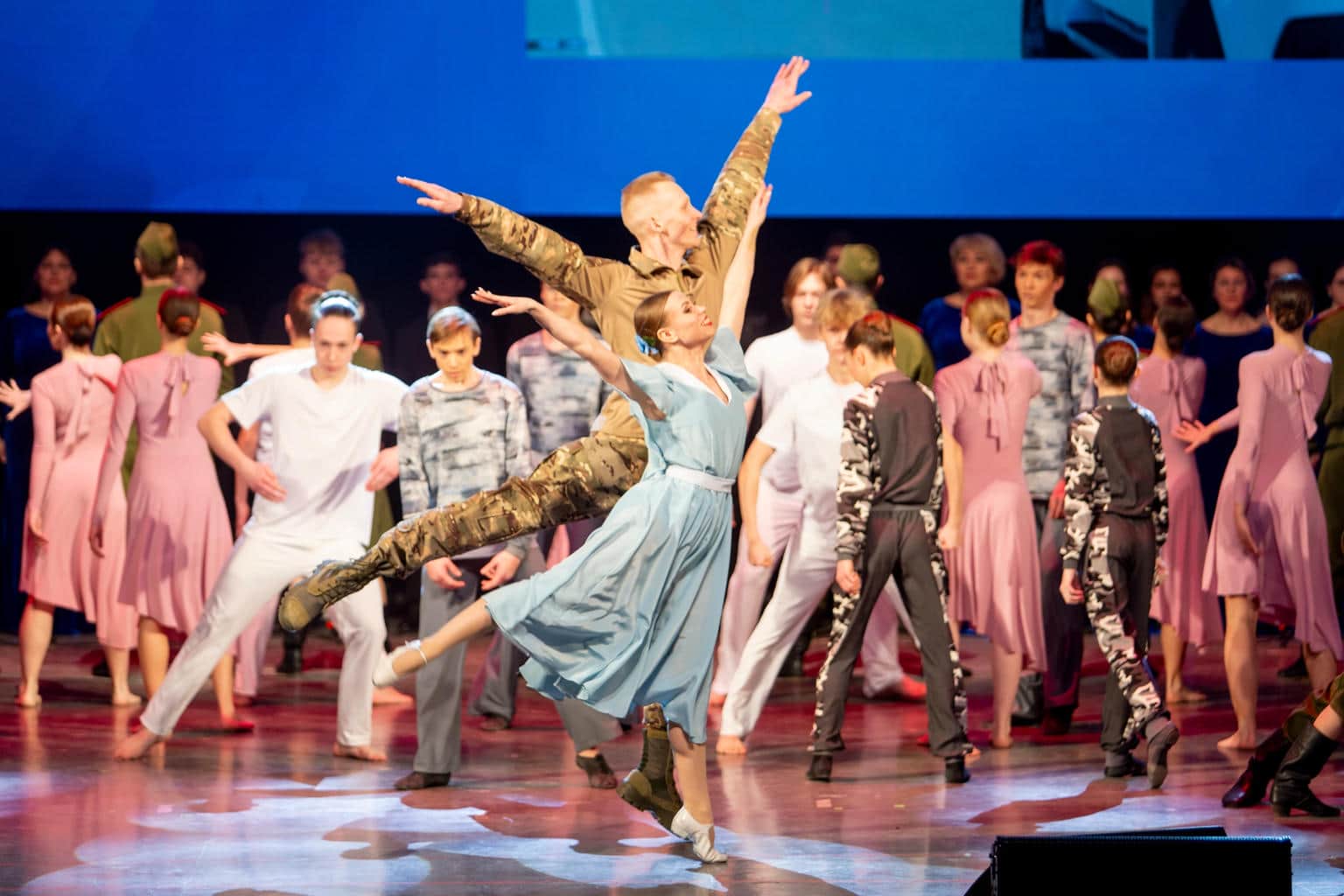 Артисты Государственного ансамбля песни и танца «Волга» дали несколько концертов в праздничные дни